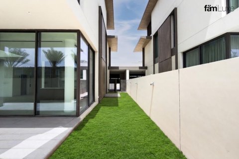 4 bedrooms Villa in Dubai, UAE No. 161314 5