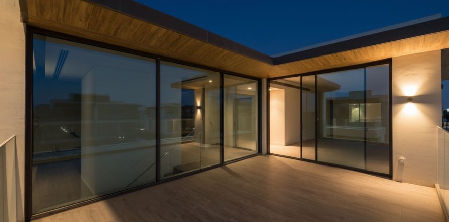 4 bedrooms Villa in Dubai, UAE No. 161314