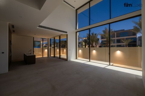 4 bedrooms Villa in Dubai, UAE No. 161314 8