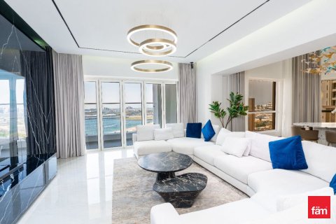 4 bedrooms Apartment in Dubai, UAE No. 142405 3