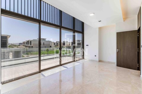 Villa de 4 dormitorios No. 120598 3