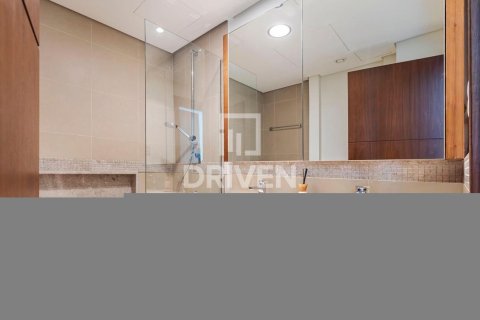 Квартира с 3 спальнями в Burj Vista, ОАЭ №137996 3