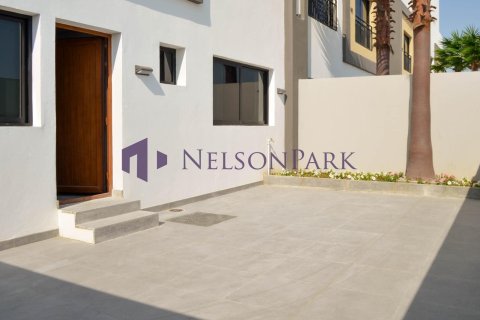 5 bedrooms Villa in Doha, Qatar No. 57979 24