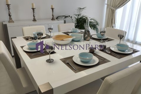 5 bedrooms Villa in Doha, Qatar No. 57979 12