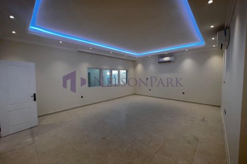 8 bedrooms Villa in Doha, Qatar No. 57977 7