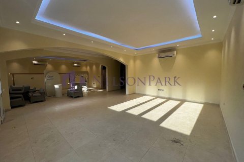 8 bedrooms Villa in Doha, Qatar No. 57977 4