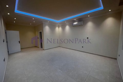8 bedrooms Villa in Doha, Qatar No. 57977 11