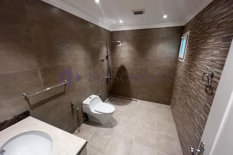 8 bedrooms Villa in Doha, Qatar No. 57977 15