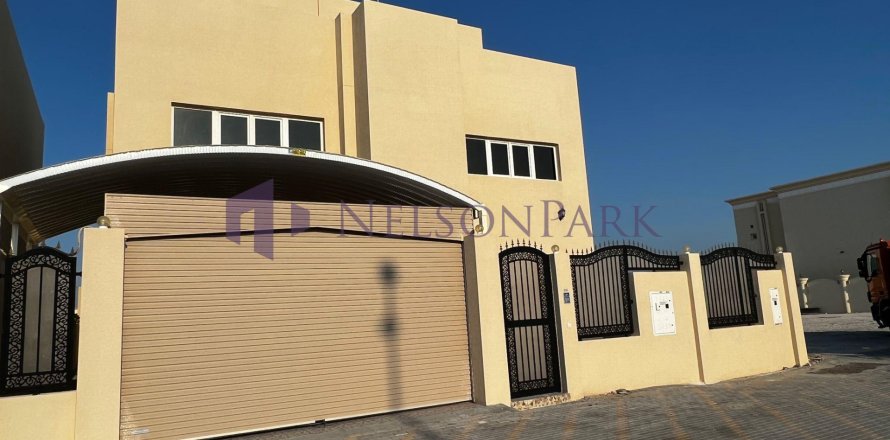 8 bedrooms Villa in Doha, Qatar No. 57977