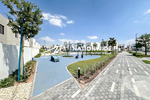2 bedrooms Townhouse in Abu Dhabi, UAE No. 73192 17