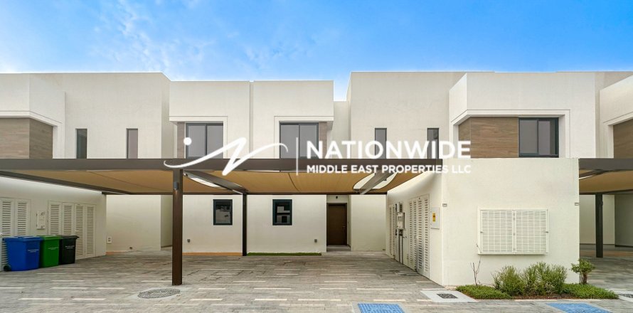 2 bedrooms Townhouse in Abu Dhabi, UAE No. 73192