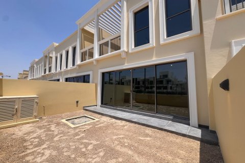 Townhouse de 4 dormitorios en Damac Lagoons, UAE No. 170597 7