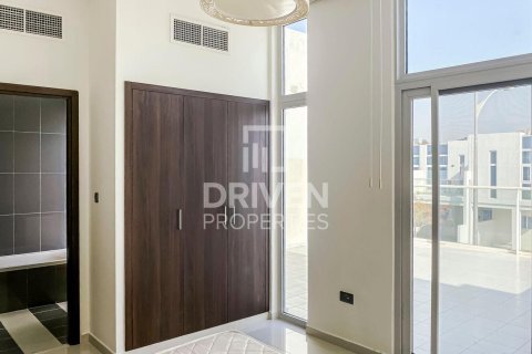 4 bedrooms Villa in Dubai, UAE No. 193611 9