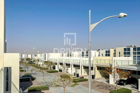 4 bedrooms Villa in Dubai, UAE No. 193611 7