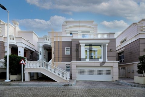 Villa de 4 dormitorios  No. 131536 2