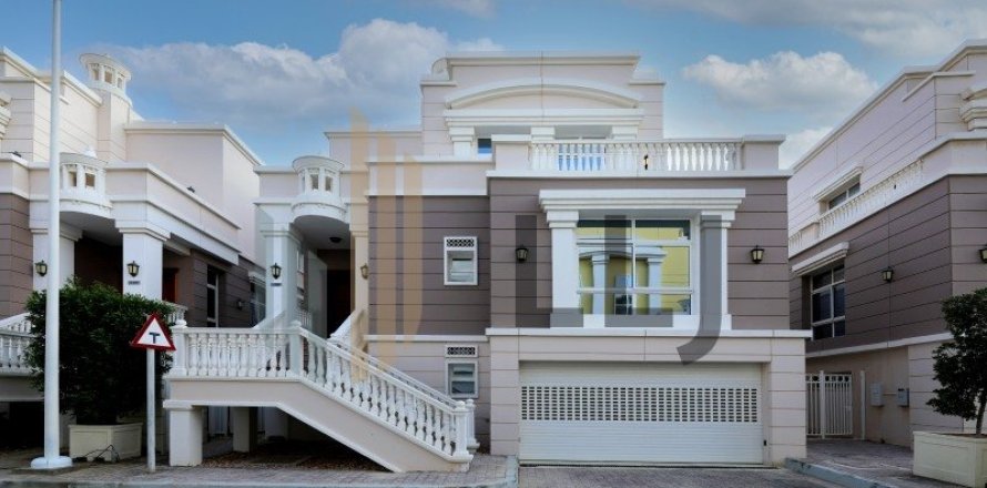 Villa de 4 dormitorios  No. 131536