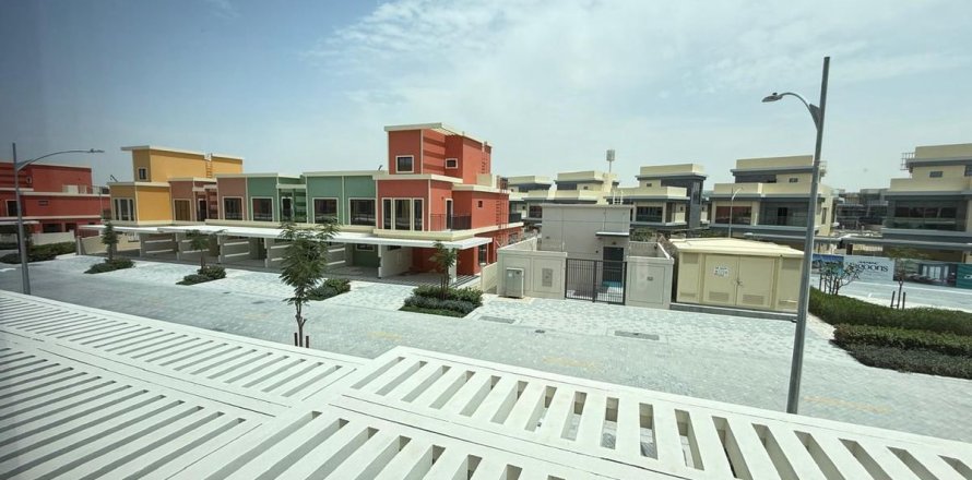 5 bedrooms Townhouse in Dubai, UAE No. 166913