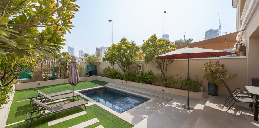 Townhouse de 3 dormitorios en Jumeirah Village Circle, UAE No. 202384