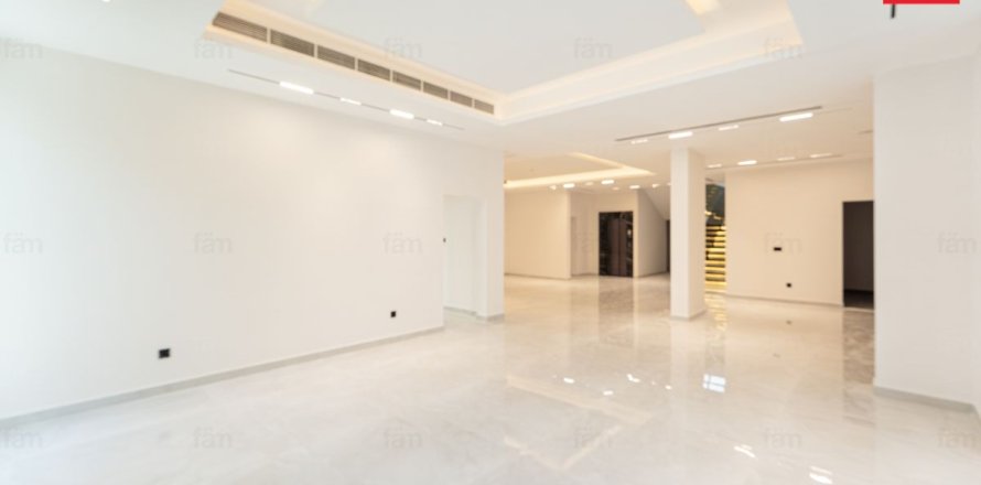 6 bedrooms Villa in Dubai, UAE No. 198655