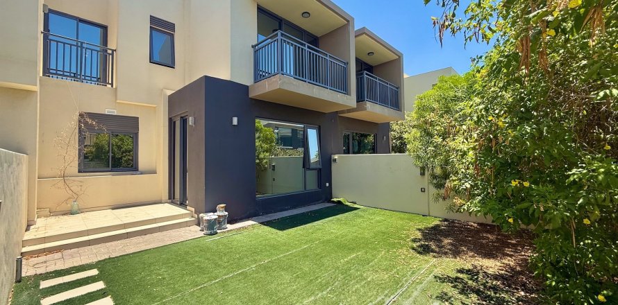 Townhouse de 3 dormitorios en Maple 2, UAE No. 174019