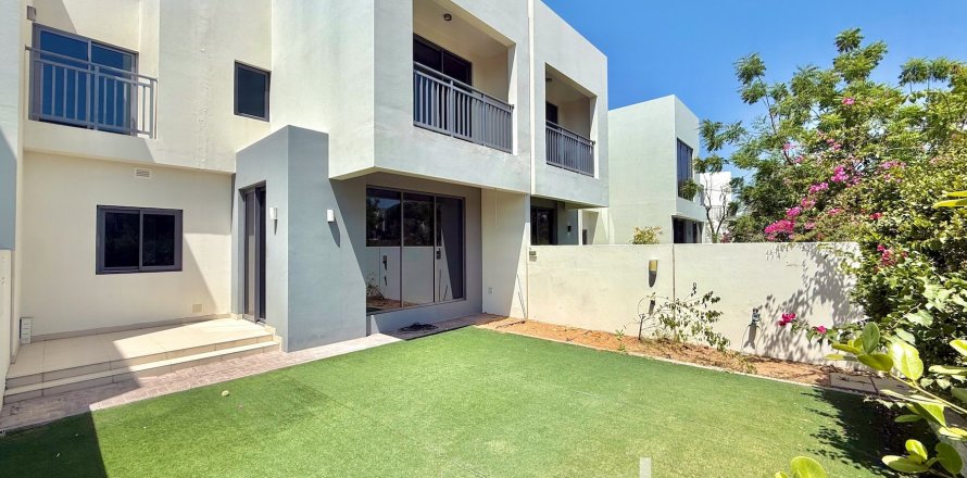 Townhouse de 3 dormitorios en Maple 3, UAE No. 174023