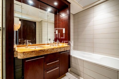 Квартира с 2 спальнями в Burj Views, ОАЭ №137839 14