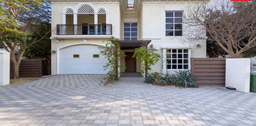 Villa de 5 chambres à Dubai, UAE No. 140228