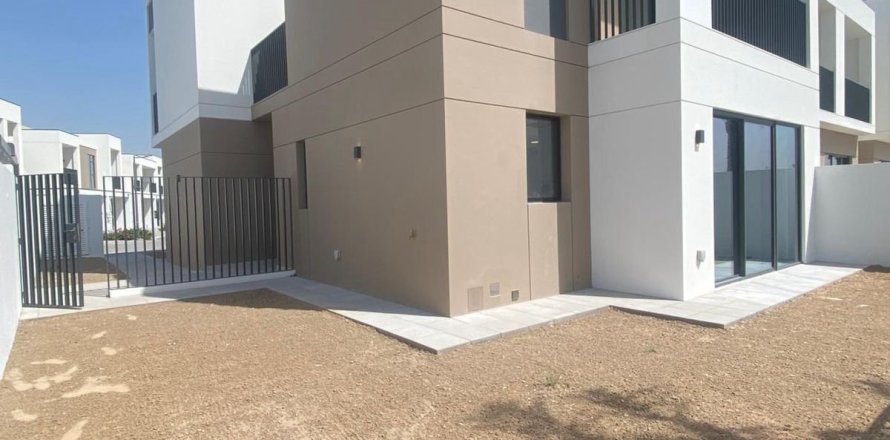 4 bedrooms Townhouse in Dubai, UAE No. 164345