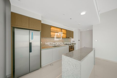 Apartment de 3 dormitorios en EMAAR Beachfront, UAE No. 77971 6