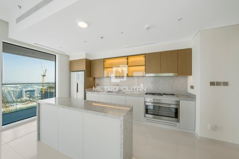 Apartment de 3 dormitorios en EMAAR Beachfront, UAE No. 77971 7