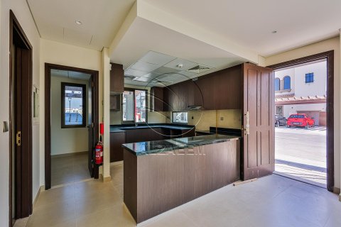 Вилла с 4 спальнями в Халифа-Сити, ОАЭ №89852 7