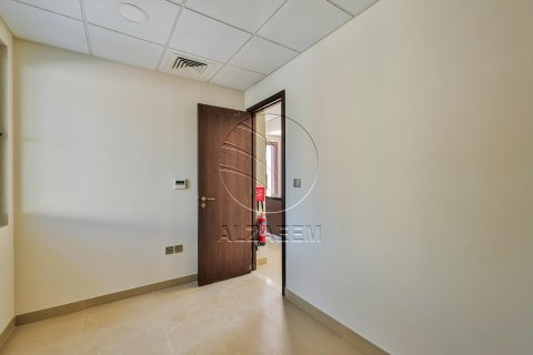 Вилла с 4 спальнями в Халифа-Сити, ОАЭ №89852 3