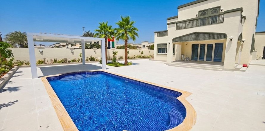 Вилла с 5 спальнями в Jumeirah Park, ОАЭ №164443