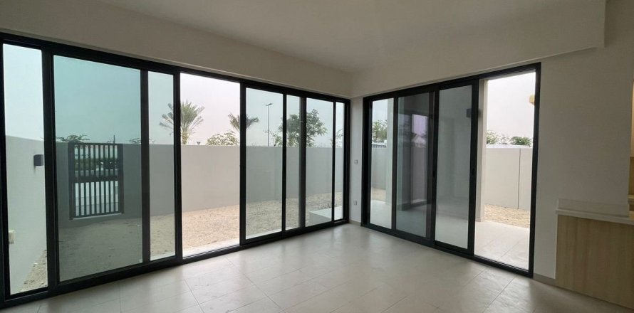 4 bedrooms Villa in Dubai, UAE No. 210146