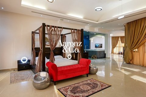 8 bedrooms Villa in Sector E, UAE No. 188381 13