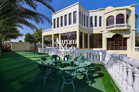 8 bedrooms Villa in Sector E, UAE No. 188381