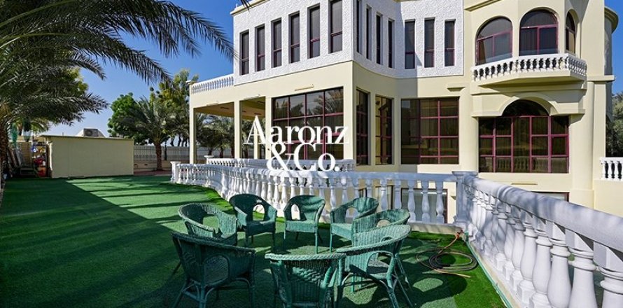 8 bedrooms Villa in Sector E, UAE No. 188381