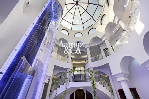 8 bedrooms Villa in Sector E, UAE No. 188381 5