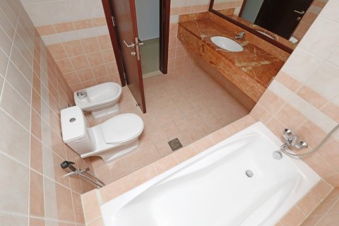 Apartment de 2 dormitorios en Emirates Crown, UAE No. 161232 4