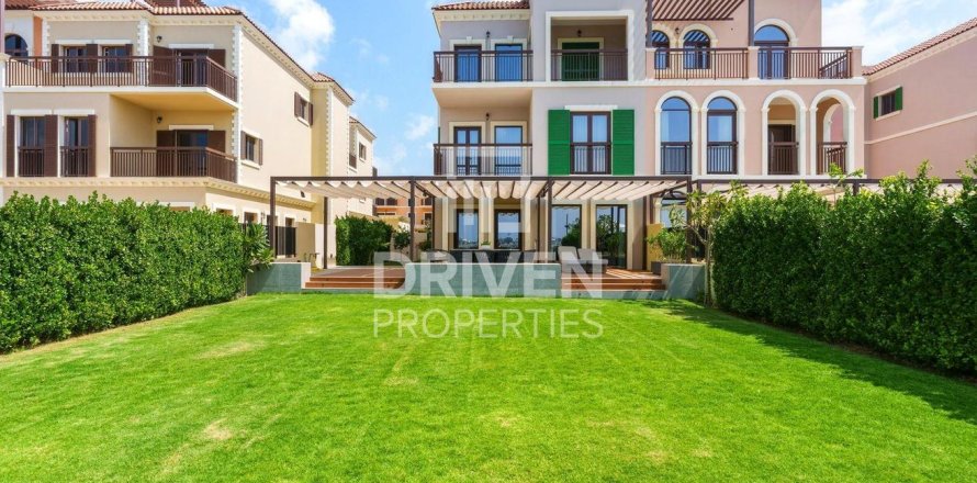 5 bedrooms Villa in Jumeirah, UAE No. 192925
