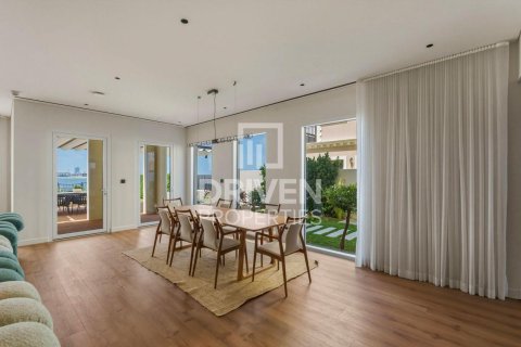 5 bedrooms Villa in Jumeirah, UAE No. 192925 4