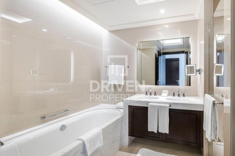 Квартира с 2 спальнями в The Address Residence Fountain Views, ОАЭ №192920 12