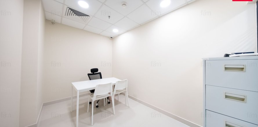 163.7m² Office in Dubai, UAE No. 142768