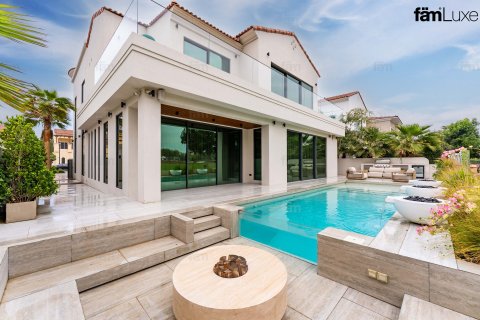 5 bedrooms Villa in Dubai, UAE No. 147822