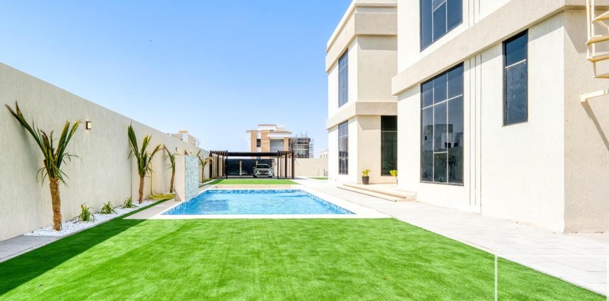 5 bedrooms Villa in Al Aweer, UAE No. 194674