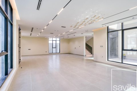 5 bedrooms Villa in Al Aweer, UAE No. 194674 9