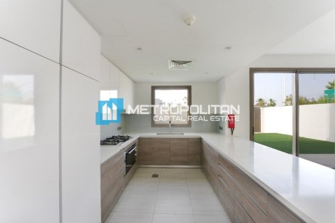 Villa de 4 dormitorios en  Yas Island, UAE No. 142299 15