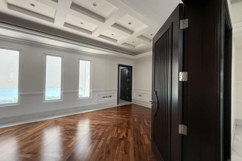 6 bedrooms Villa in Emirates Hills, UAE No. 99903 10