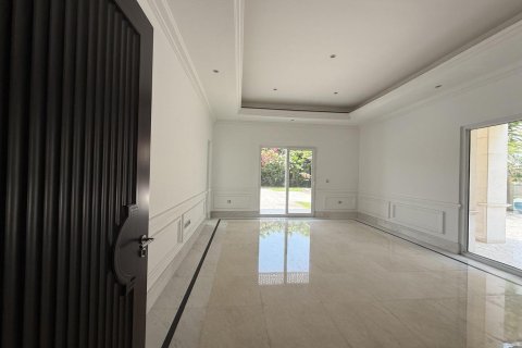 6 bedrooms Villa in Emirates Hills, UAE No. 99903 14
