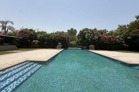 6 bedrooms Villa in Emirates Hills, UAE No. 99903 2